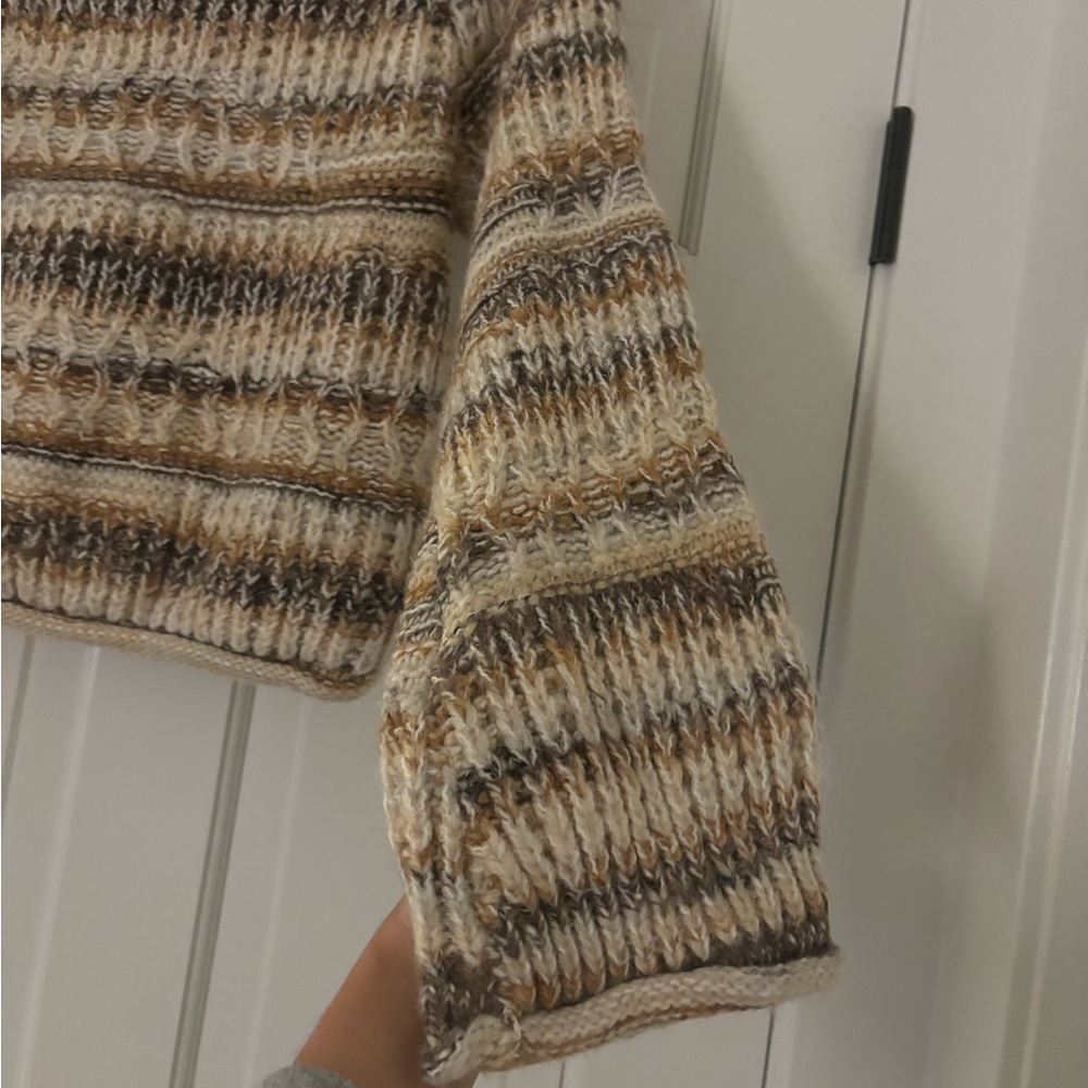 Cozy Multicolor Knit Sweater - Picture 3 of 4